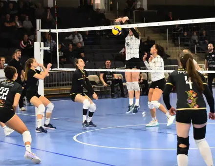 ÖTSZETTES MECCS BALATONFÜREDEN