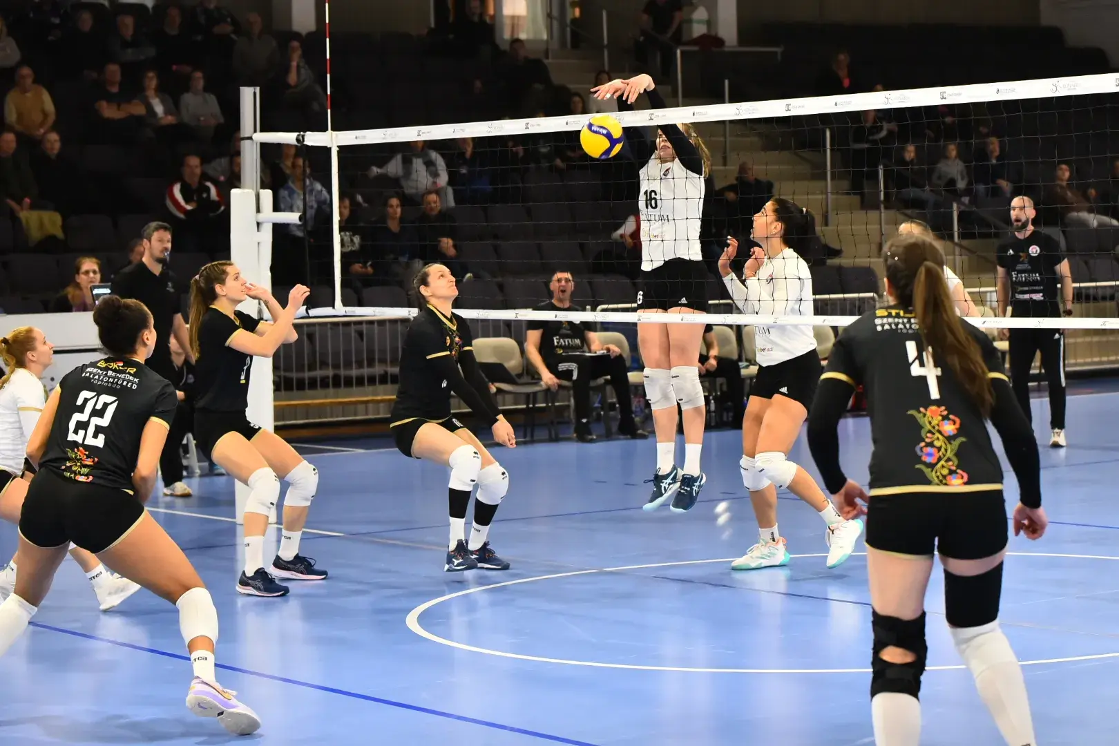 ÖTSZETTES MECCS BALATONFÜREDEN