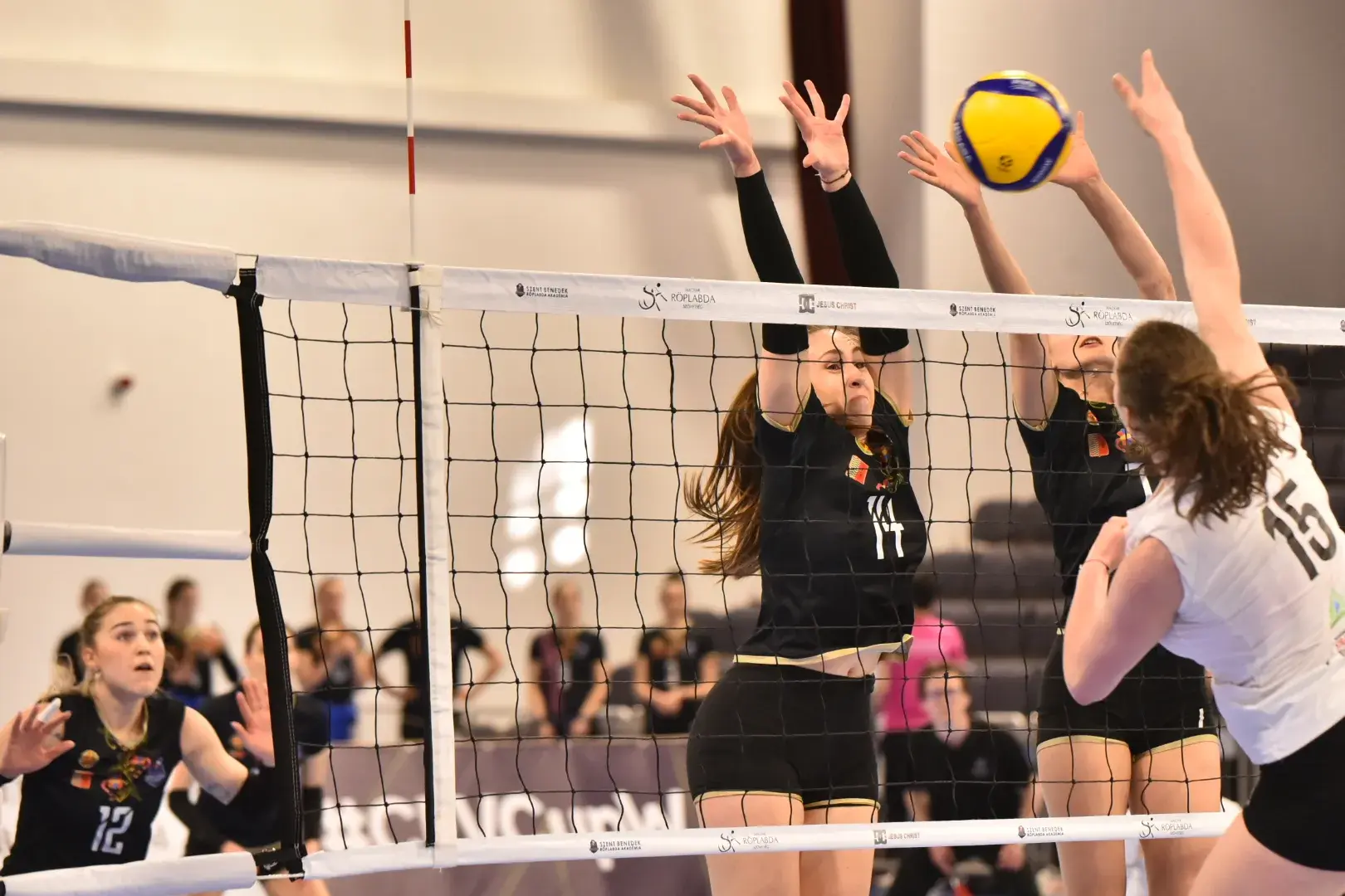 ELŐNY A SZENT BENEDEKNÉL