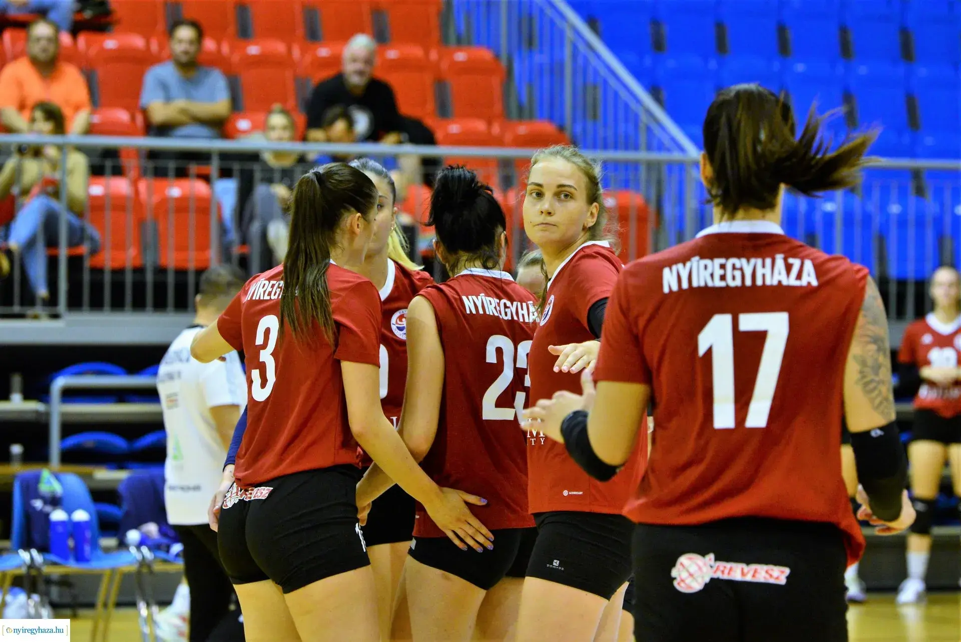 ELMARAD AZ EDZŐMECCS, JÖN KRISTINA BALOVA