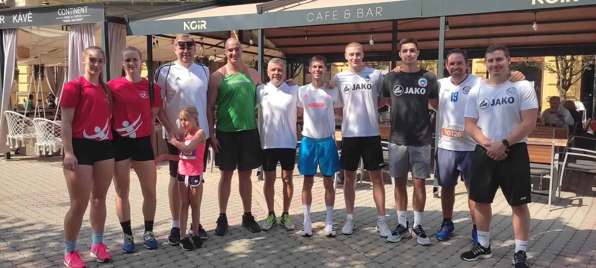 FUTÓVERSENYEN A CSAPAT TAGJAI