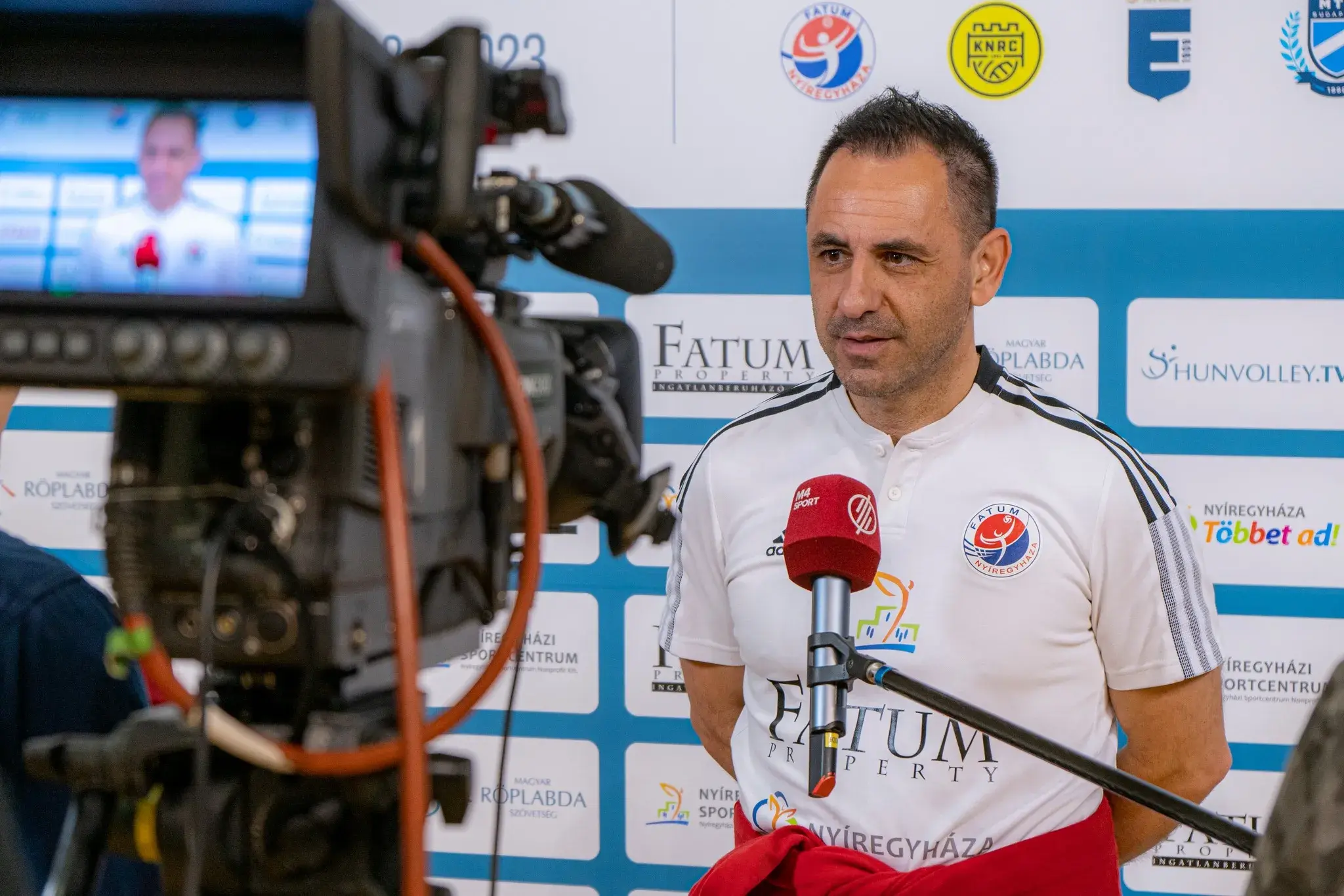 HISZEK A BEFEKTETETT MUNKÁBAN!