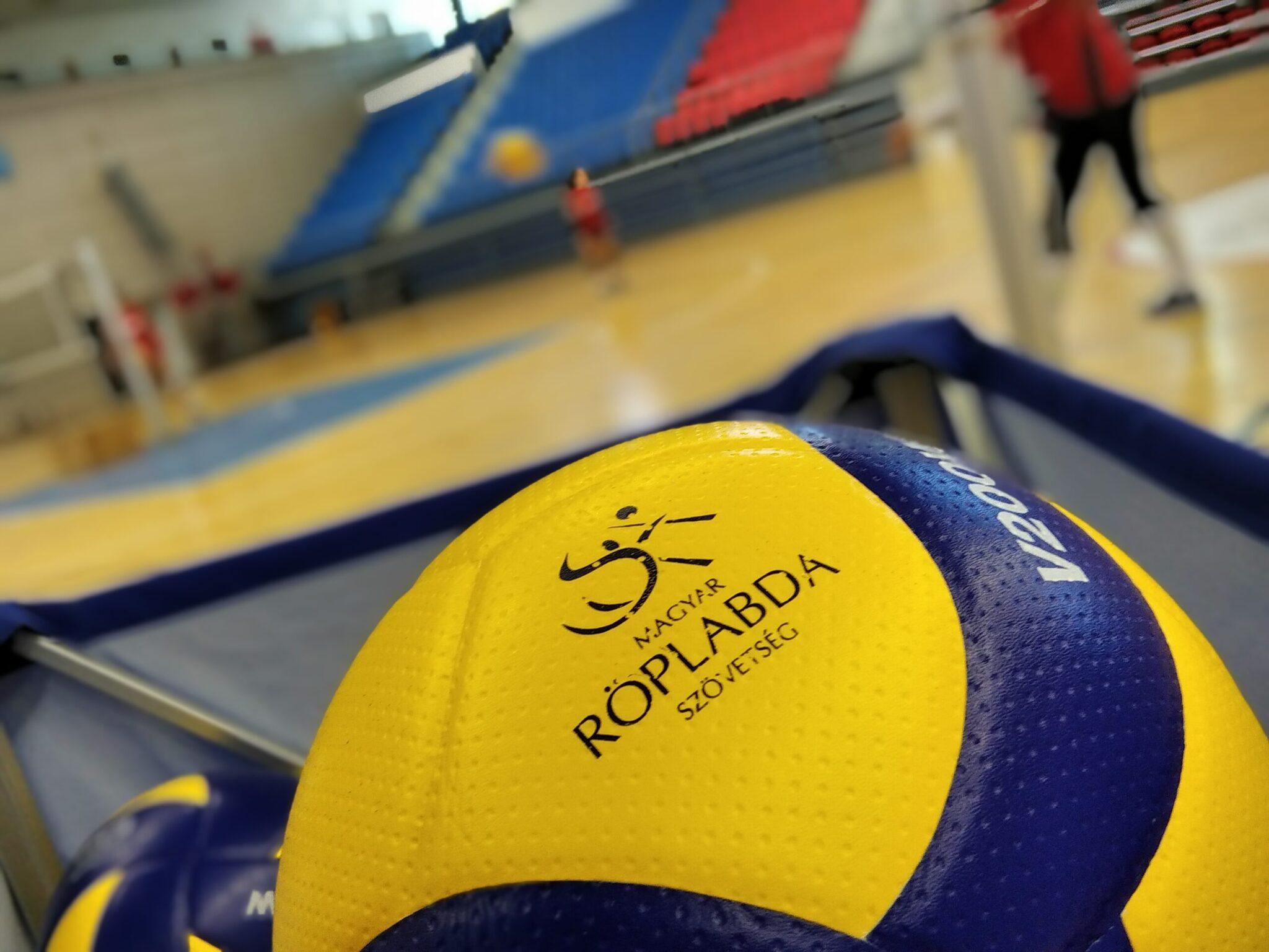 Hat helyett négy...