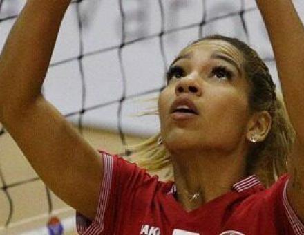 Genesis Francesco is szerződést hosszabbított