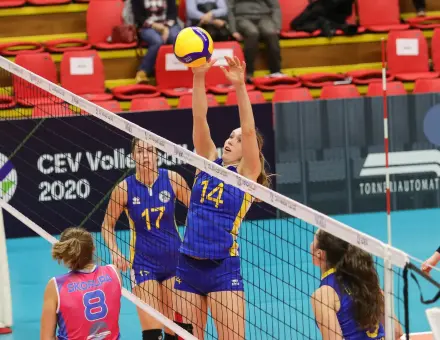 UKRÁN RÖPLABDÁSOKNAK SEGÍT A FATUM