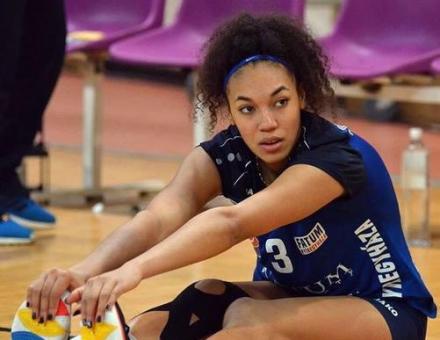 Továbbra is nyíregyházi színekben játszik Varga Eliza